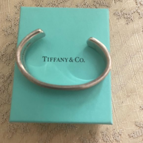 Tiffany and co cuff bracelet - Picture 3 of 6